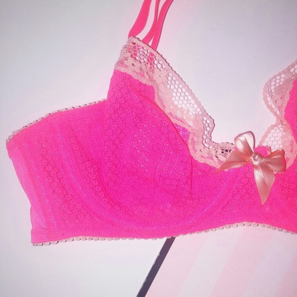 Victoria Secret Bra - Picture 2 of 3